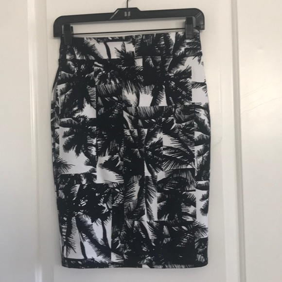 Fabletics palm tree print skirt - Picture 7 of 8
